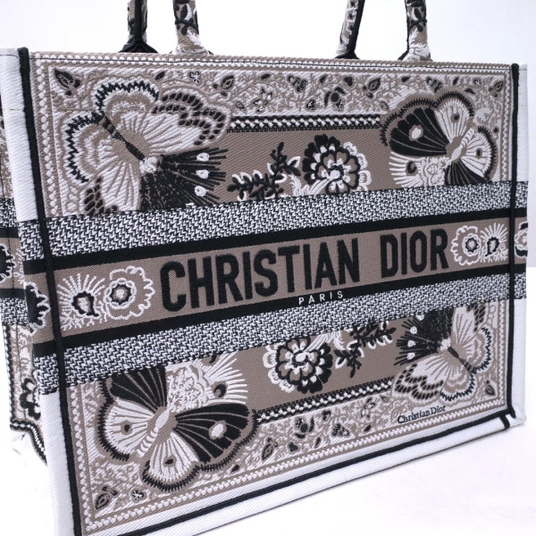 medium D*or book tote