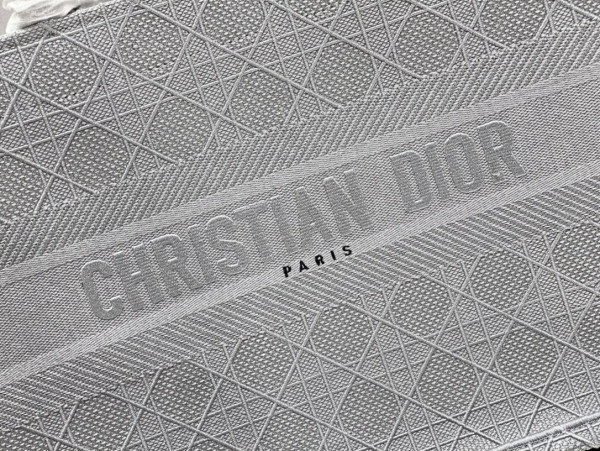 medium D*or book tote