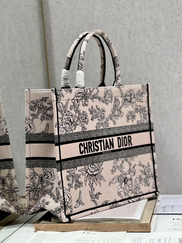 large D*or book tote