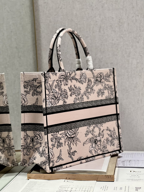 large D*or book tote