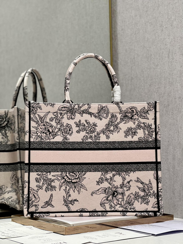 large D*or book tote