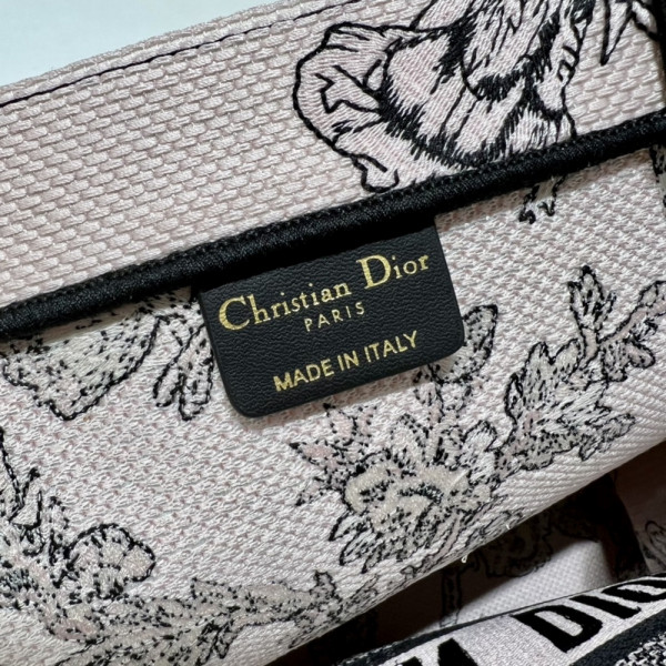 large D*or book tote