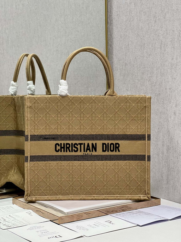 large D*or book tote