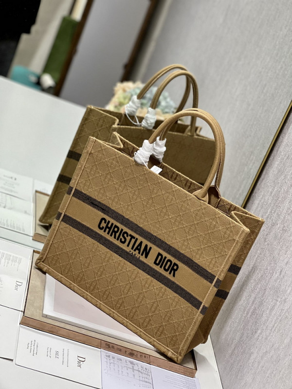 large D*or book tote