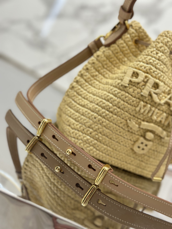 Pra*a bucket bag