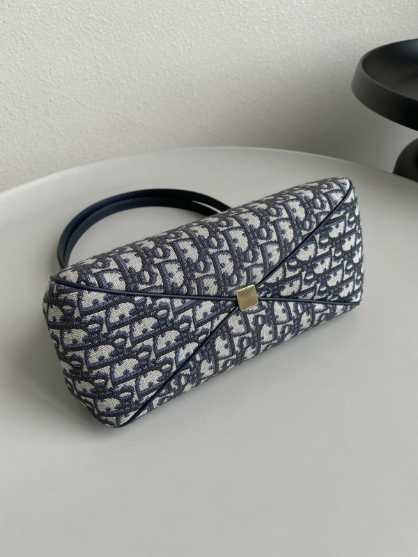 D*or key bag