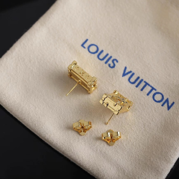 l**is V*t*n earrings