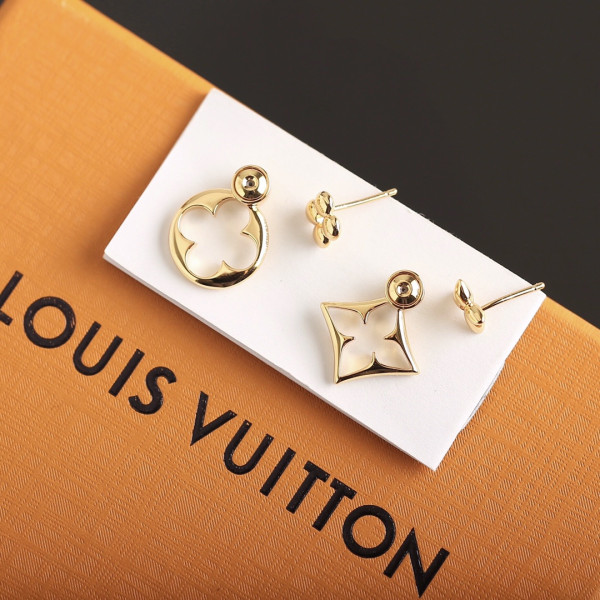 l**is V*t*n earrings