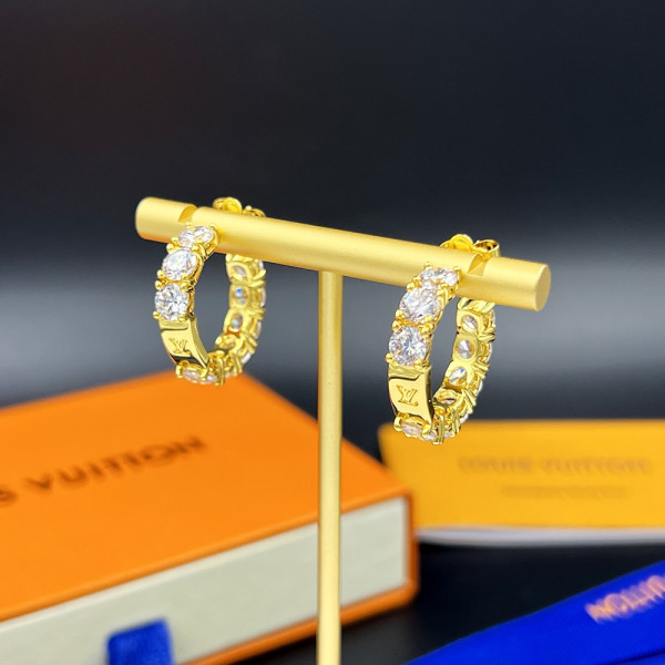 l**is V*t*n earrings