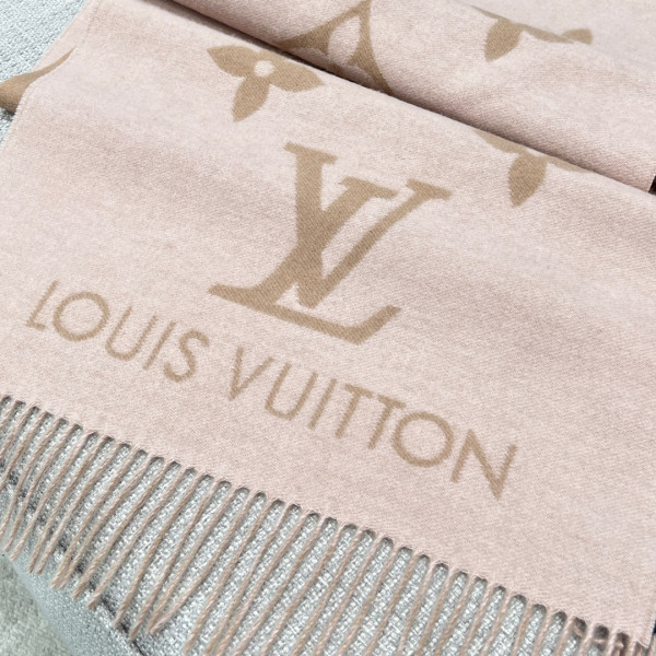 l**is V*t*n reykjavik scarf