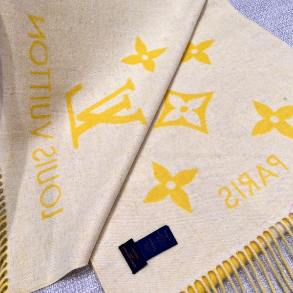 l**is V*t*n reykjavik scarf