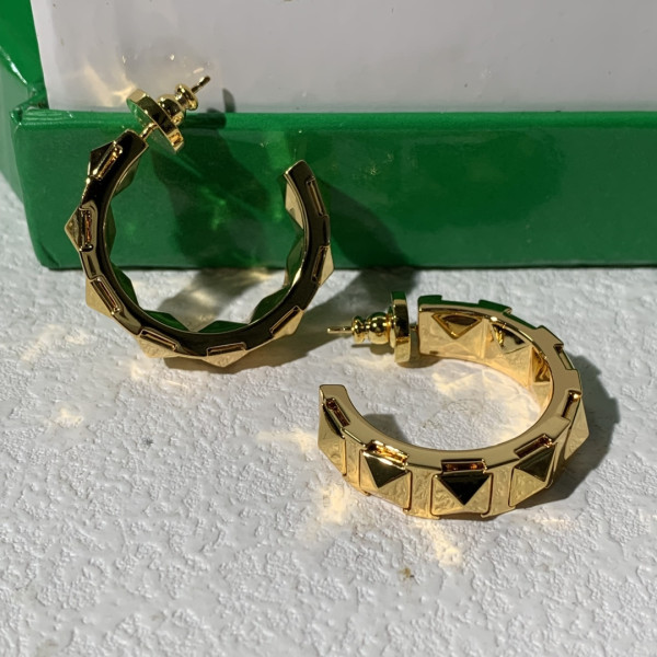 Bo*te*ga ve*ne*ta earrings