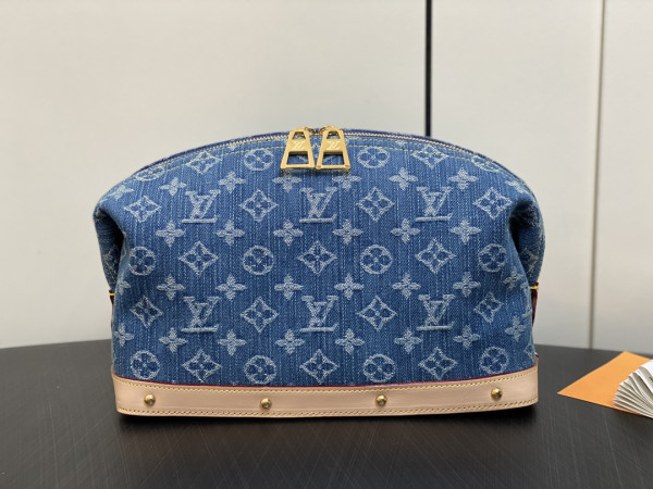 l**is V*t*n pochette cosmétique gm