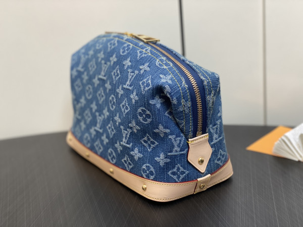 l**is V*t*n pochette cosmétique gm