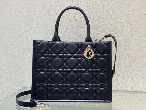 medium D*or book tote-36.5*28*17.5cm