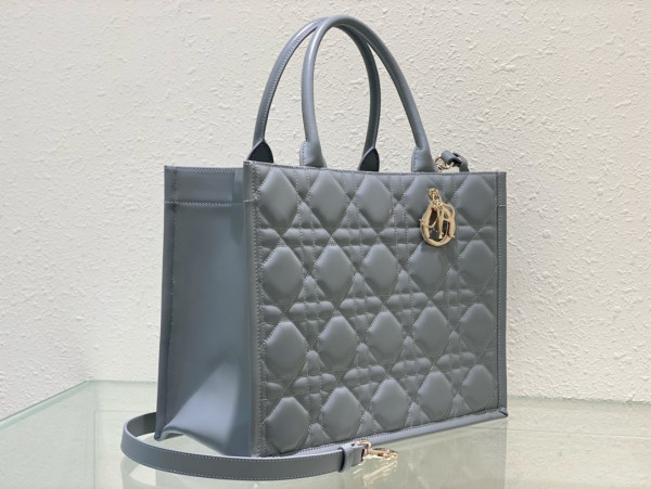 medium D*or book tote-36.5*28*17.5cm
