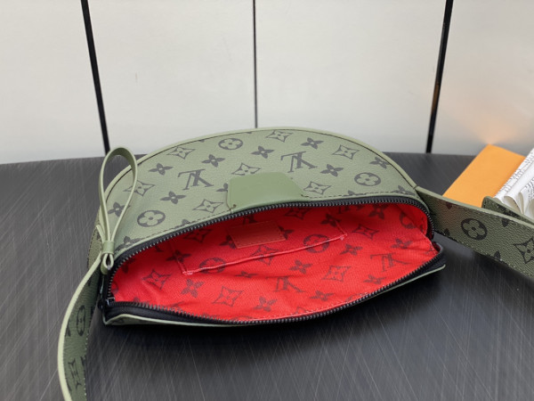 l**is V*t*n moon crossbody