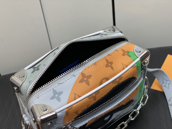 l**is V*t*n mini soft trunk