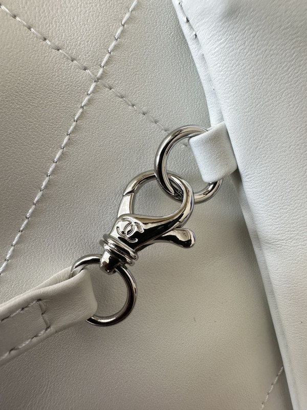CL 22 SMALL HANDBAG