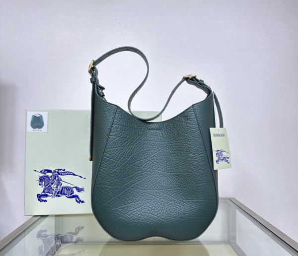 B**rry medium chess shoulder bag