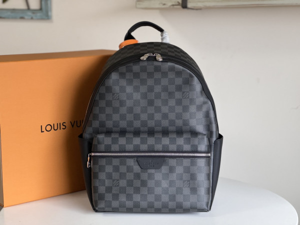 l**is V*t*n discovery backpack pm