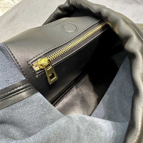 LOEWE Small Squeeze bag in nappa lambskin-24*29*10.5cm