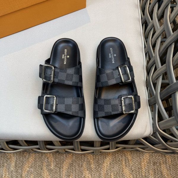 l**is V*t*n slippers