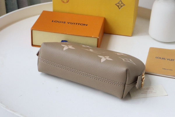 l**is V*t*n cosmetic pouch