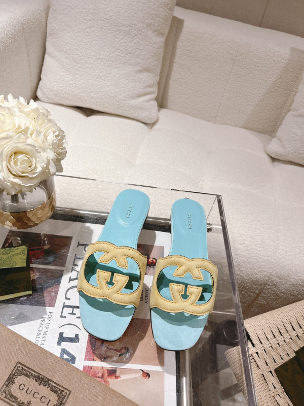 G*u*i slide sandals