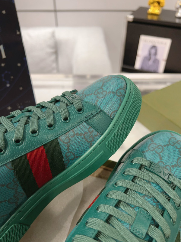 G*u*i sneaker