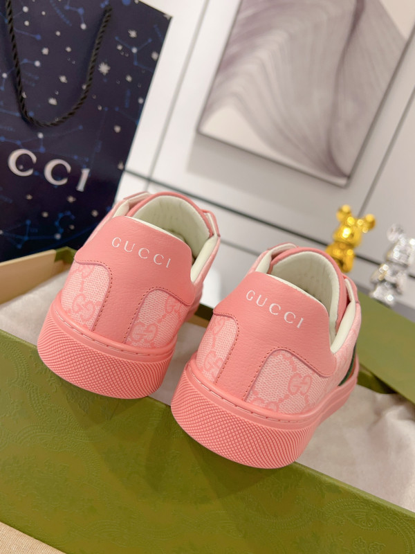 G*u*i sneaker
