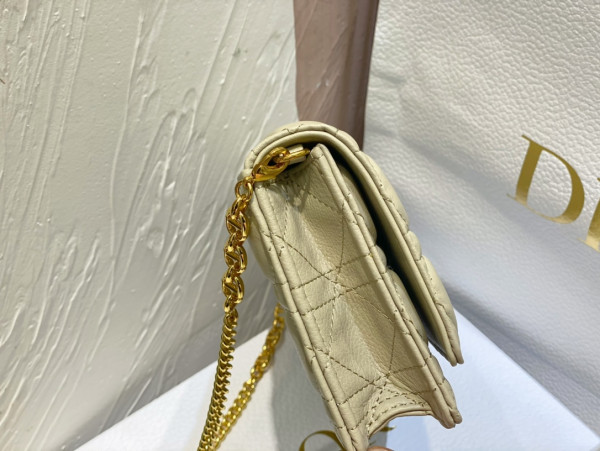 D*or caro pouch with chain