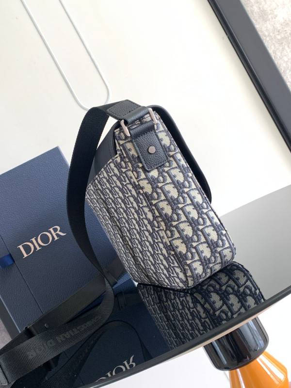 D*or oblique D*orcamp messenger bag