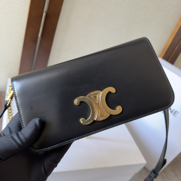 Ce**e chain shoulder bag triomphe