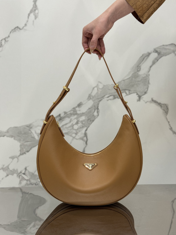 Pra*a arqué leather shoulder bag-35*22.5*8cm