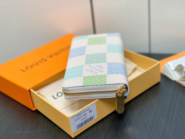 l**is V*t*n zippy wallet-19.5*10.5*2.5 cm