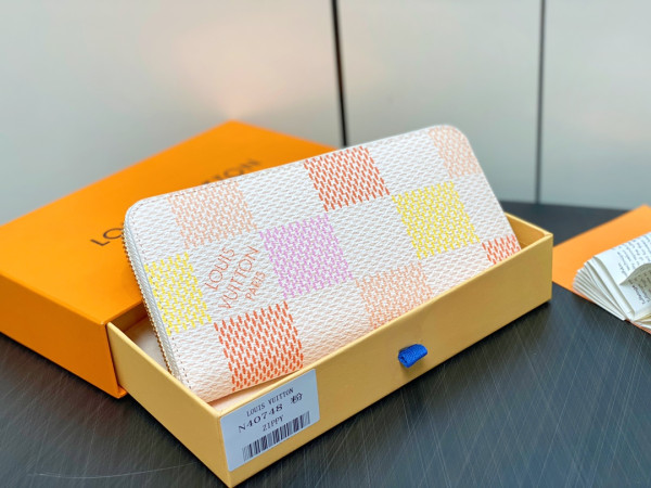 l**is V*t*n zippy wallet-19.5*10.5*2.5 cm