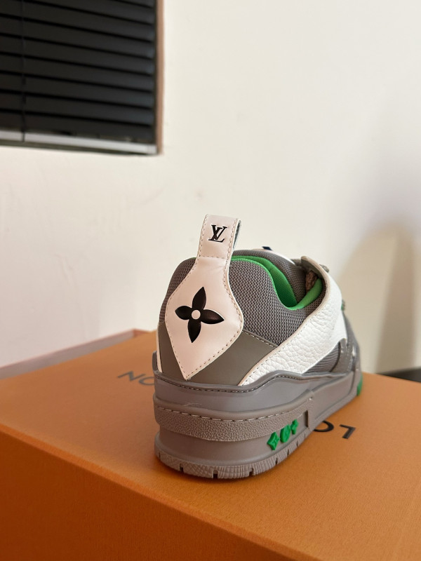 l**is V*t*n sneakers