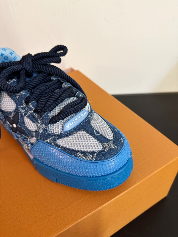 l**is V*t*n sneakers