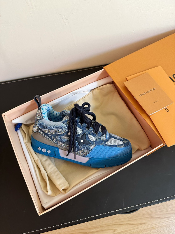 l**is V*t*n sneakers