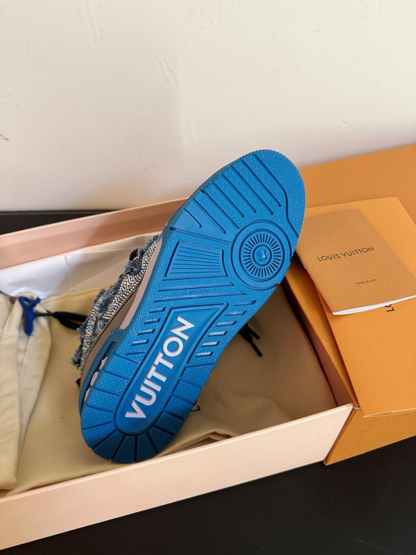 l**is V*t*n sneakers