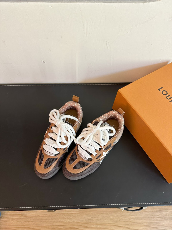 l**is V*t*n sneakers