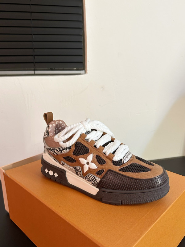 l**is V*t*n sneakers