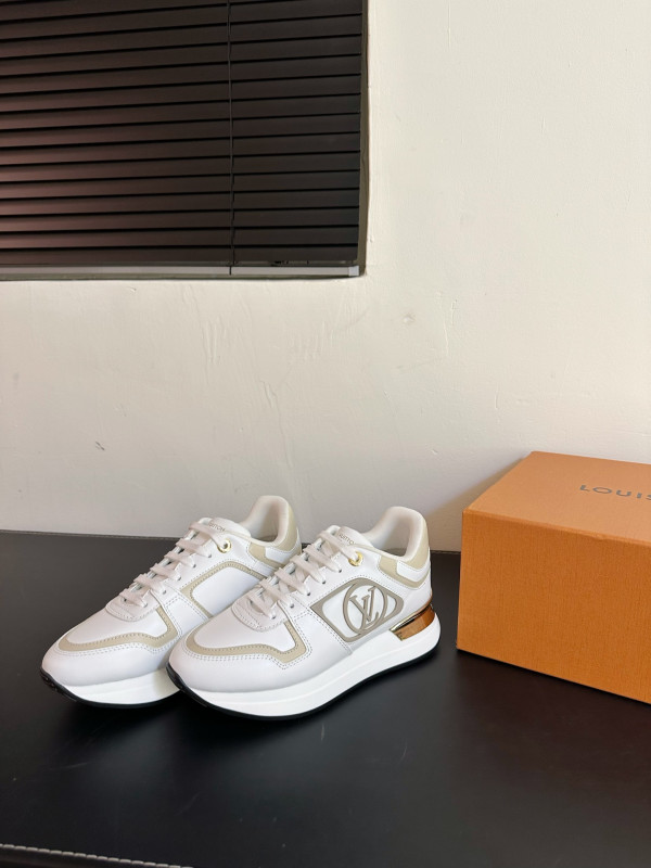 l**is V*t*n sneakers