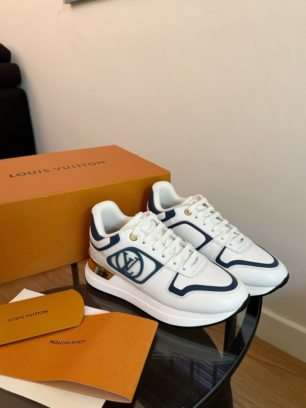 l**is V*t*n sneakers