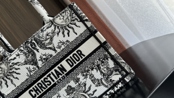 small D*or book tote-26*8*22cm