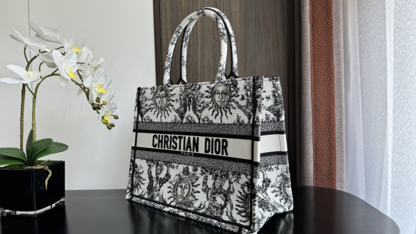 medium D*or book tote-36*18*28cm