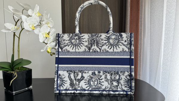 medium D*or book tote-36*18*28cm