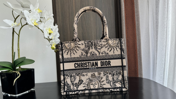 small D*or book tote-26*8*22cm