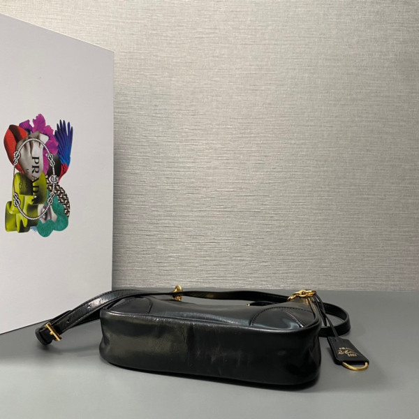 Pra*a re-edition 2005 saffiano bag-22*18*6.5cm